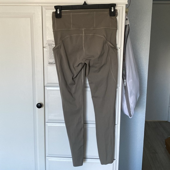 NWT Lululemon fast and free HR tight 25” in carbon dust - Picture 8 of 8